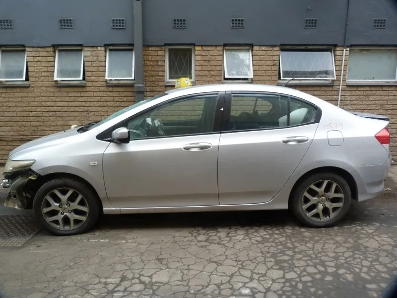 2011 Honda Ballade view 4