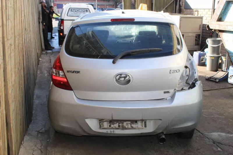 2010 Hyundai i20 G4FC view 5