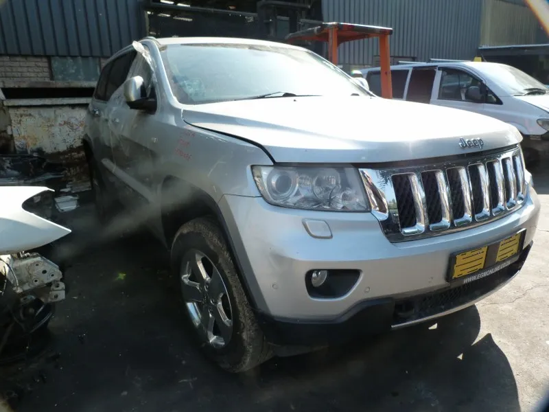 2011 Jeep Grand Cherokee HEMI view 5