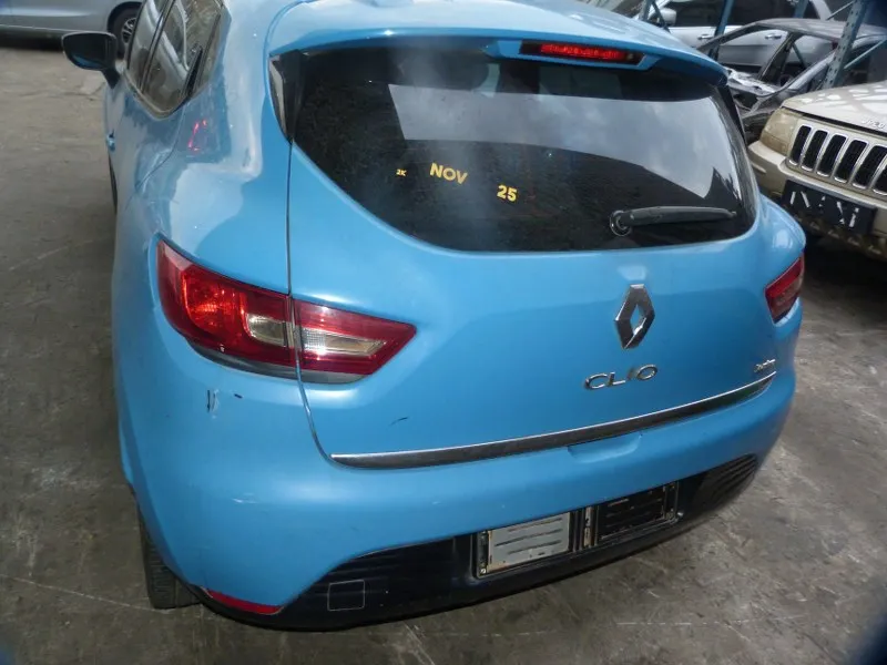 2014 Renault Clio H4B view 3