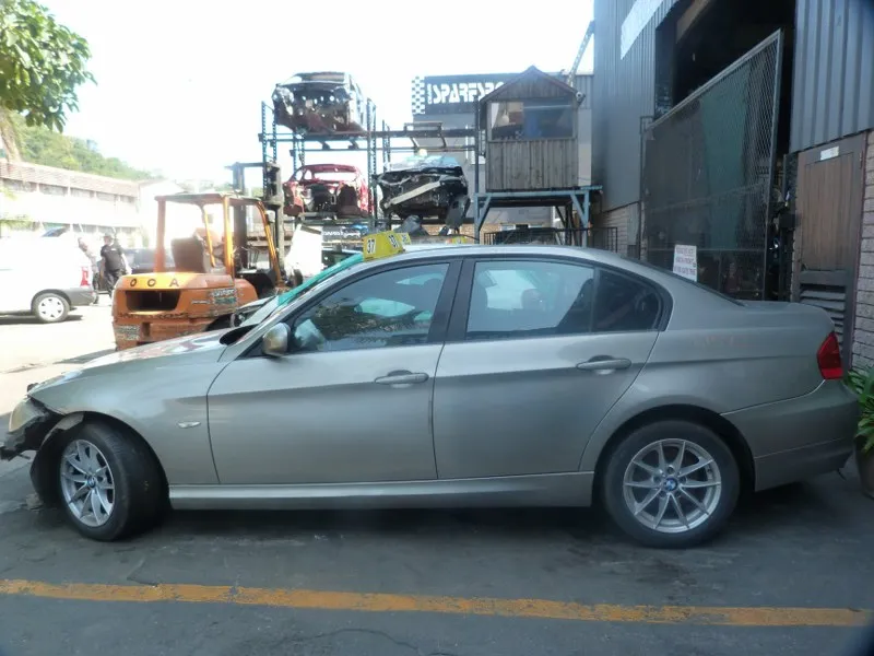 2010 BMW 3 Series N46N view 8