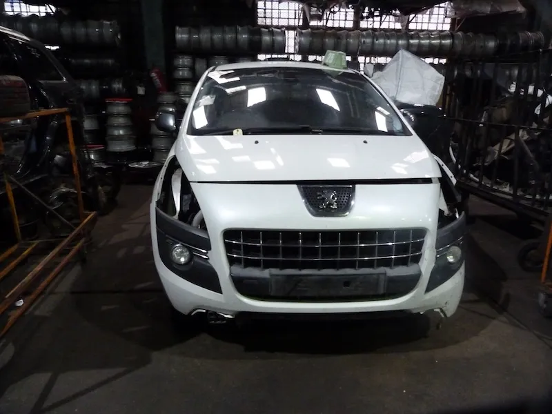 2011 Peugeot 3008  view 2