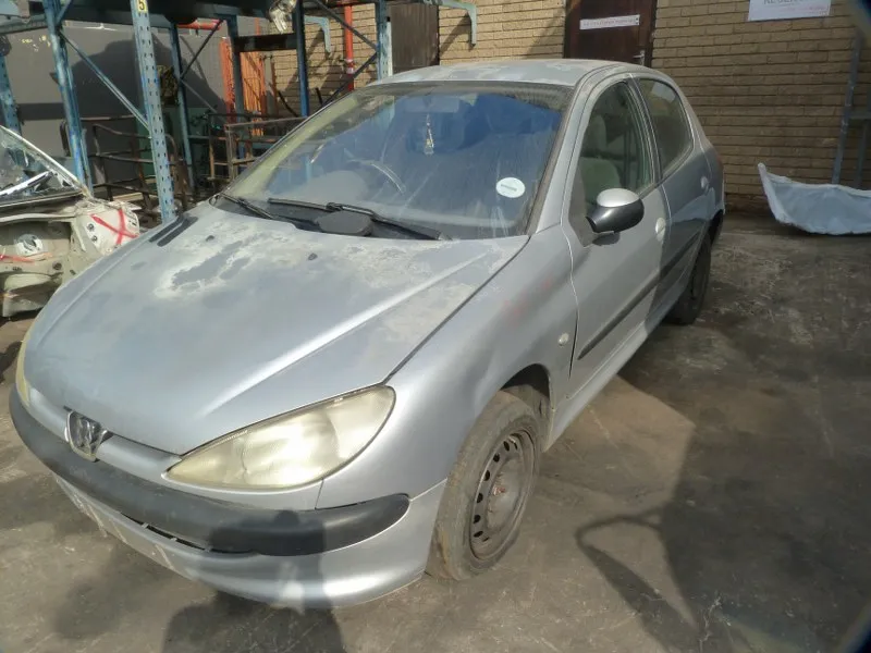 2003 Peugeot 206 10F view 3
