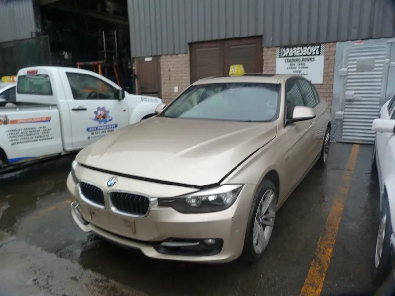 2013 BMW 3 Series thumbnail 4