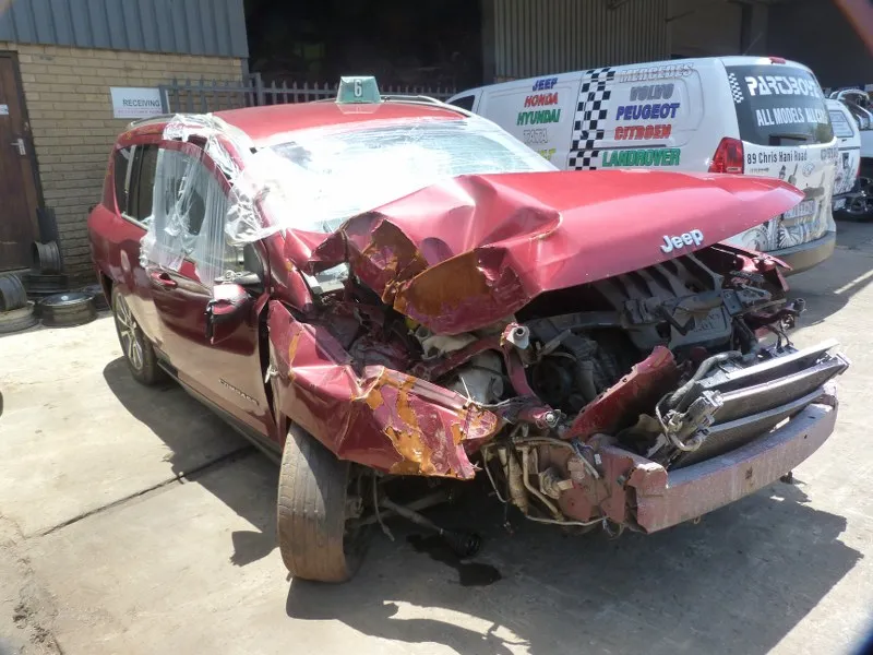 2014 Jeep Compass  view 4