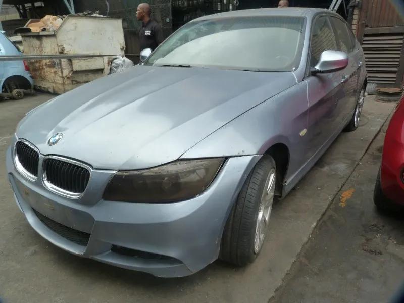 2011 BMW 3 Series N46 view 4