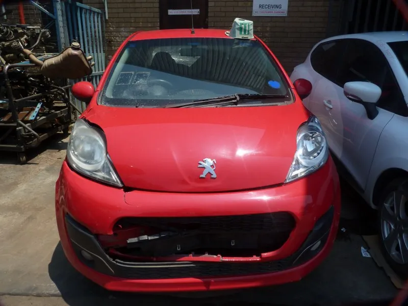 2014 Peugeot 107 1KP view 2