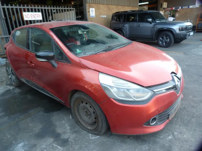 2013 Renault Clio  view 4