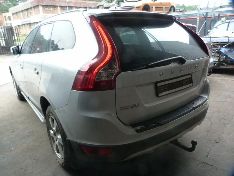 2011 Volvo XC60 B4204T view 6