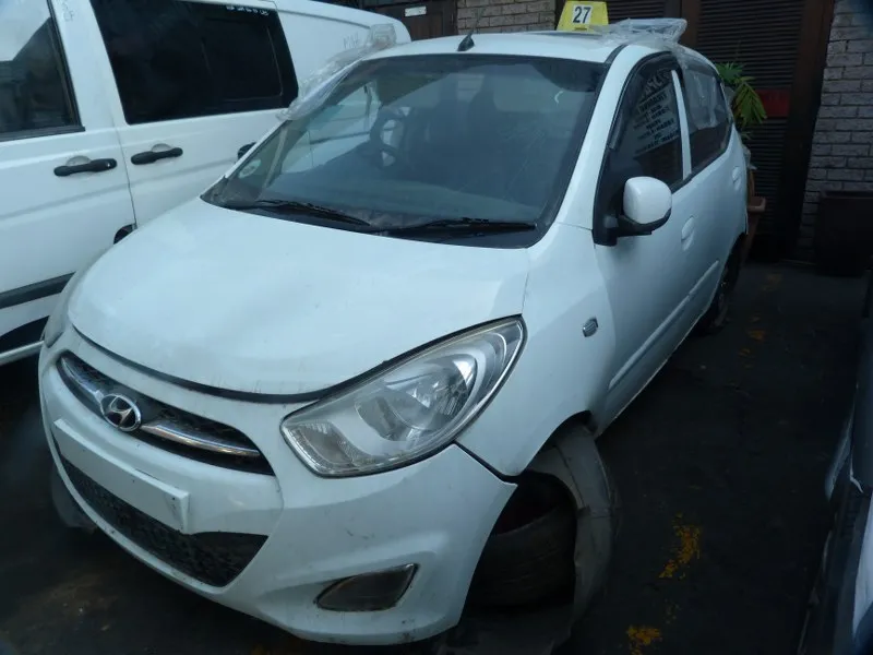 2013 Hyundai i10 G4LA view 3
