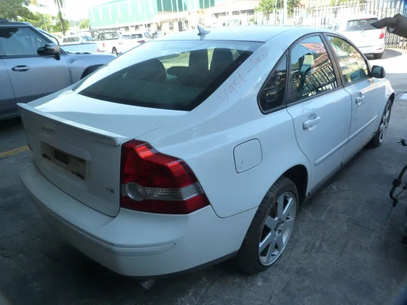 2004 Volvo S40 B5254T3 view 7