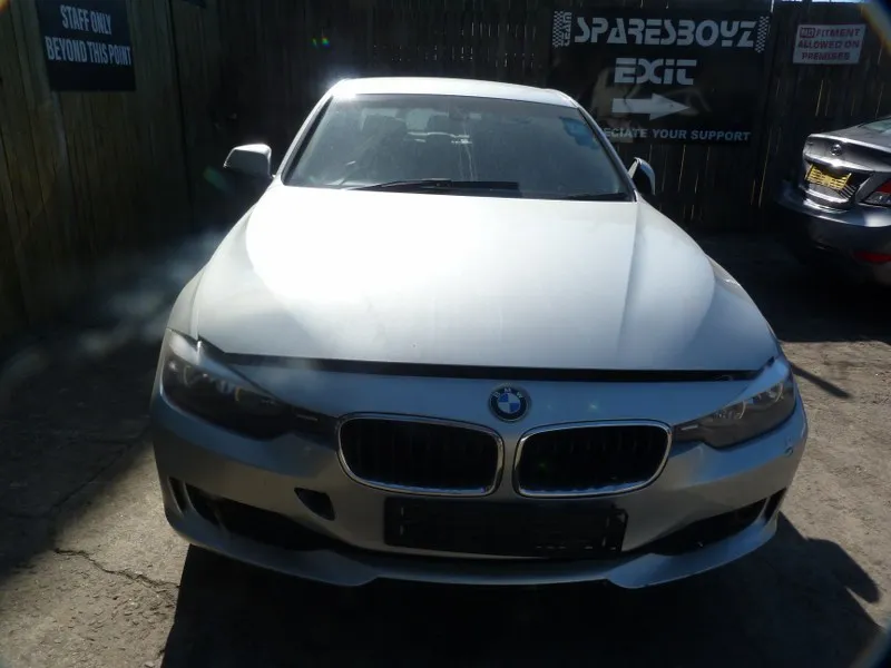 2012 BMW 3 Series thumbnail 2