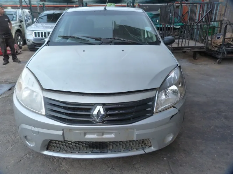 2012 Renault Sandero K7M view 2