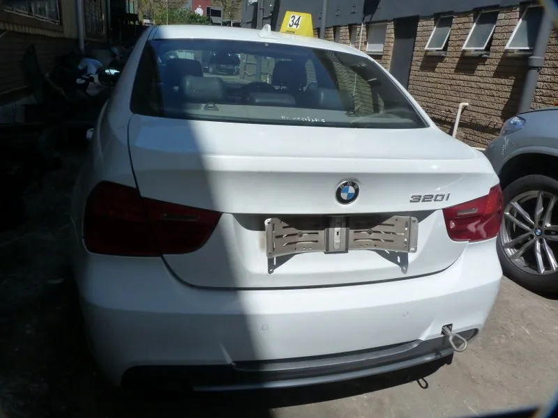 2011 BMW 3 Series N46 view 8