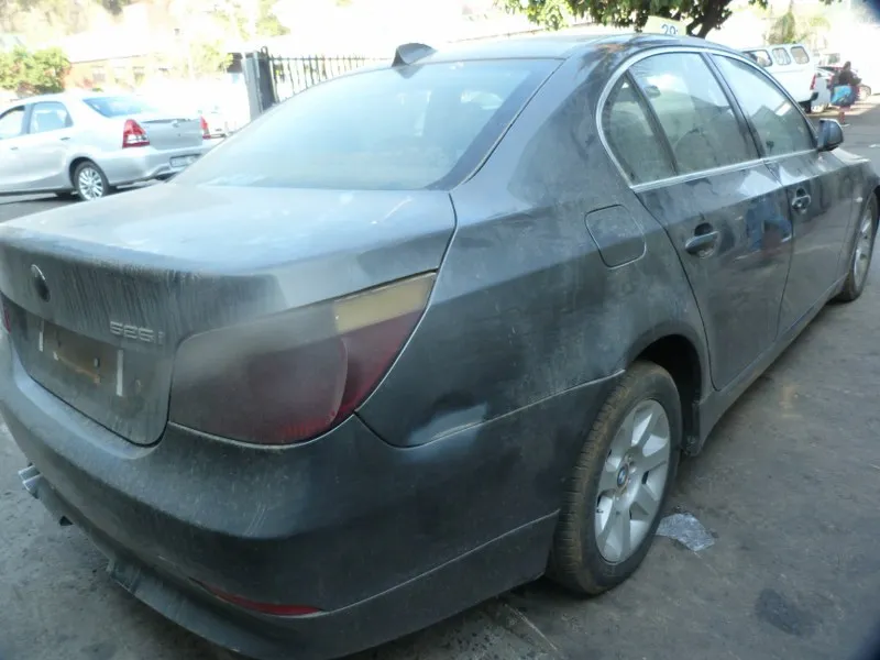2004 BMW 5 Series M54 view 7