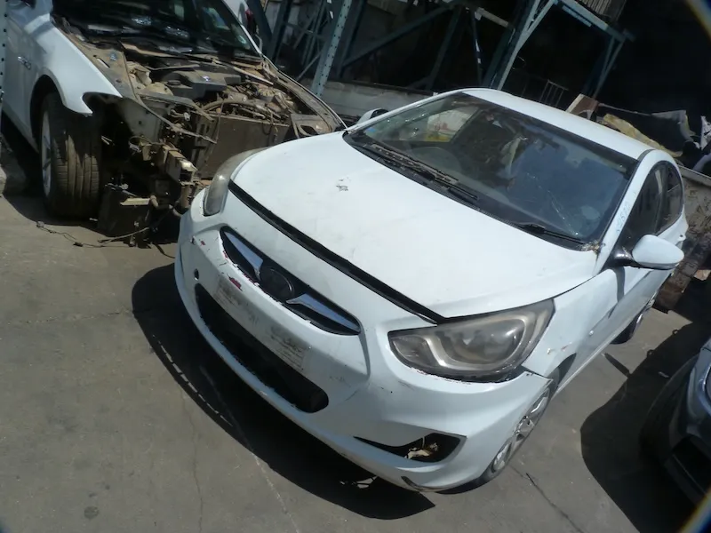 2012 Hyundai Accent G4FC view 4
