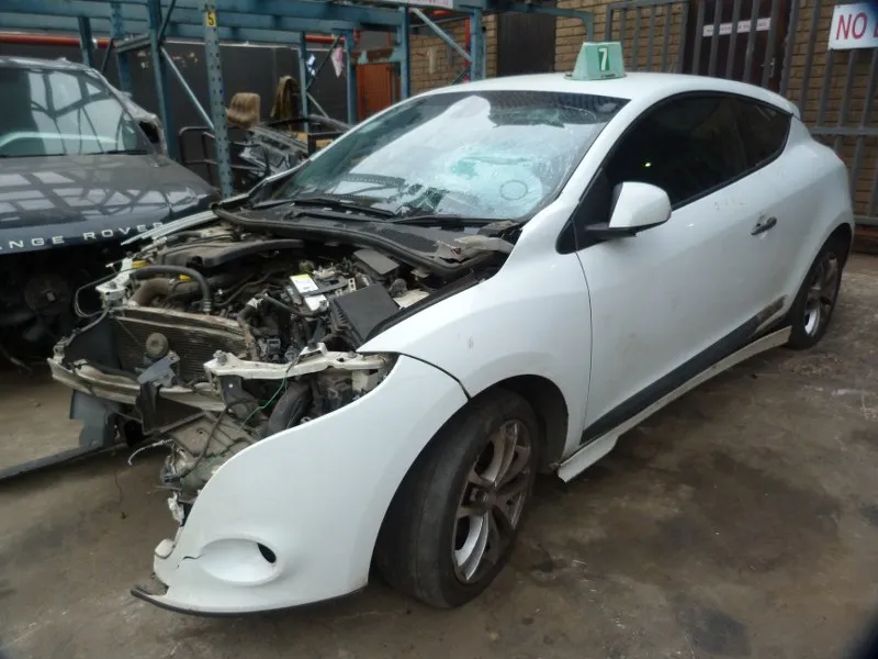 2010 Renault Megane K4M view 3