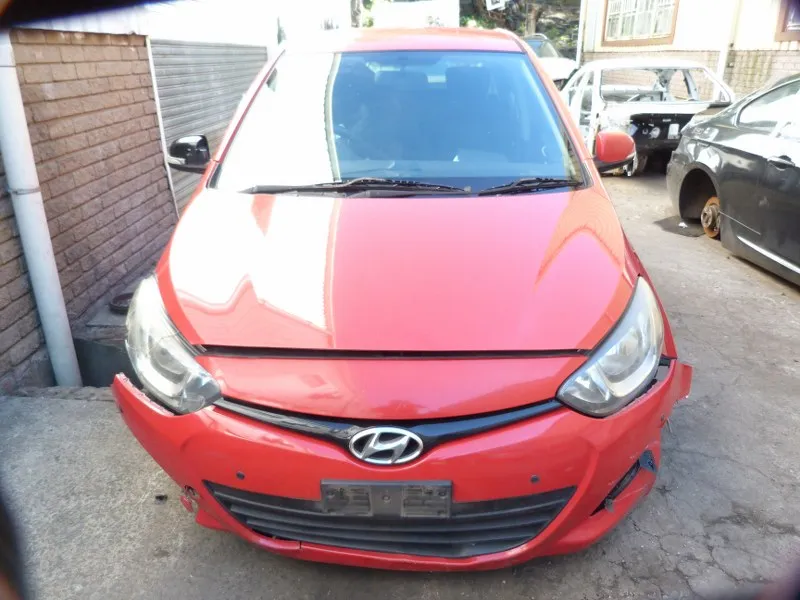 2013 Hyundai i20 D4FC view 2
