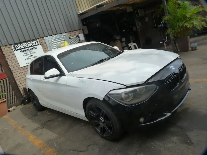 2014 BMW 3 Series  view 2
