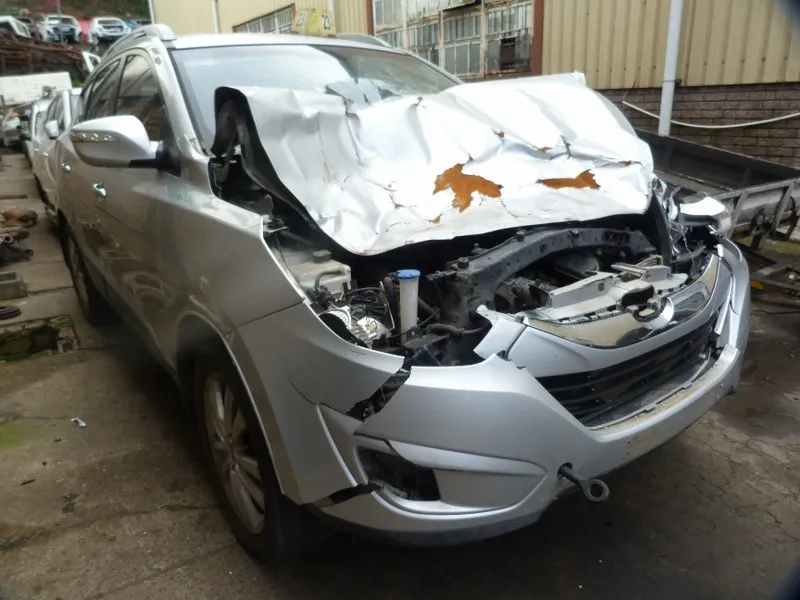 2011 Hyundai ix35 G4KE view 3