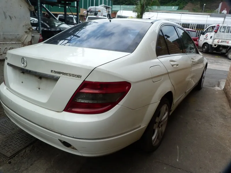 2008 Mercedes-Benz C-Class 271 view 7