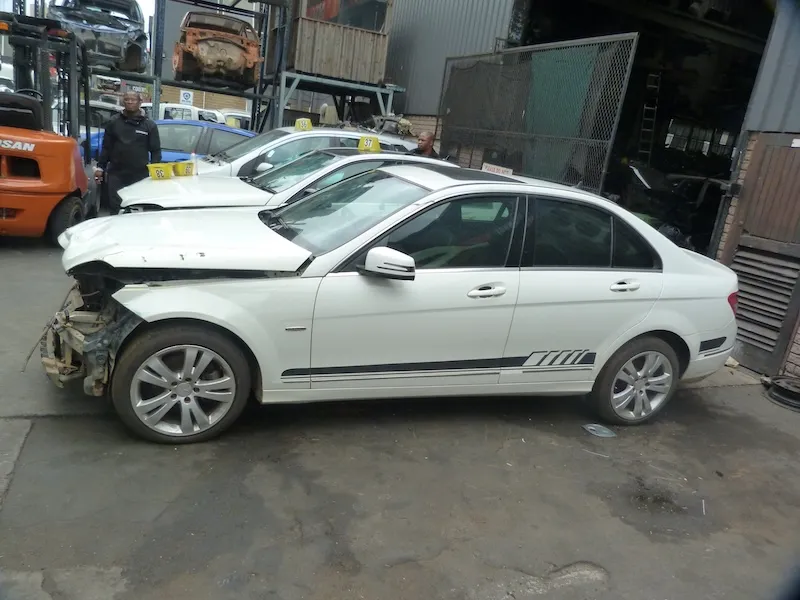 2010 Mercedes-Benz C-Class  view 2