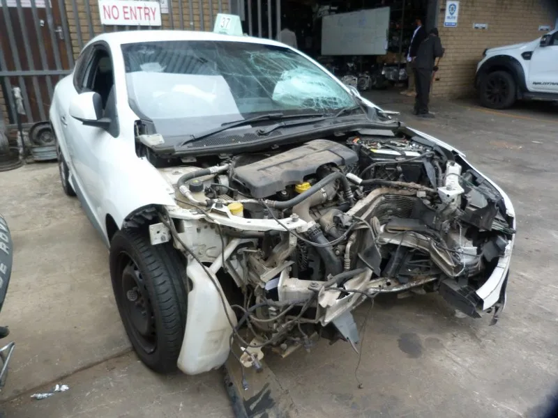 2010 Renault Megane K4M view 2