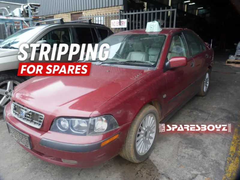 2002 Volvo S40 view 3