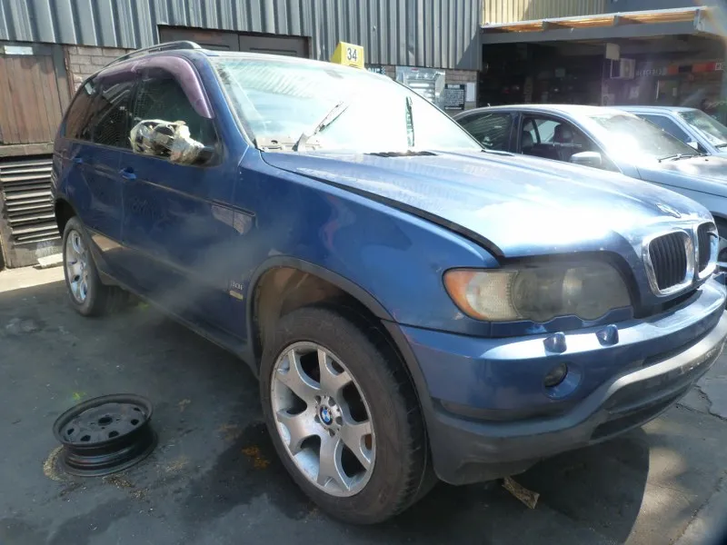 2001 BMW X5 M54 view 4