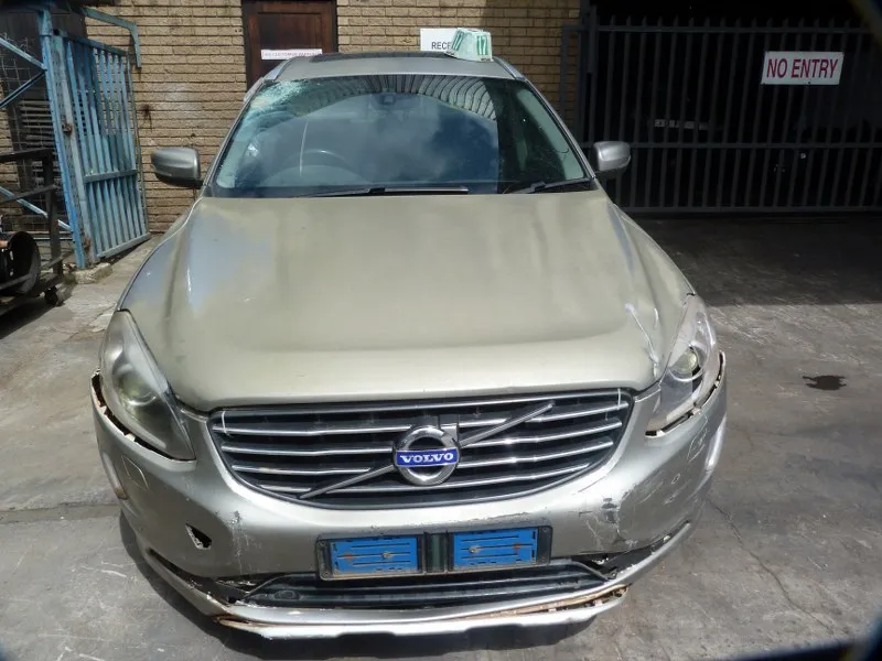 2016 Volvo XC60 V447 view 2