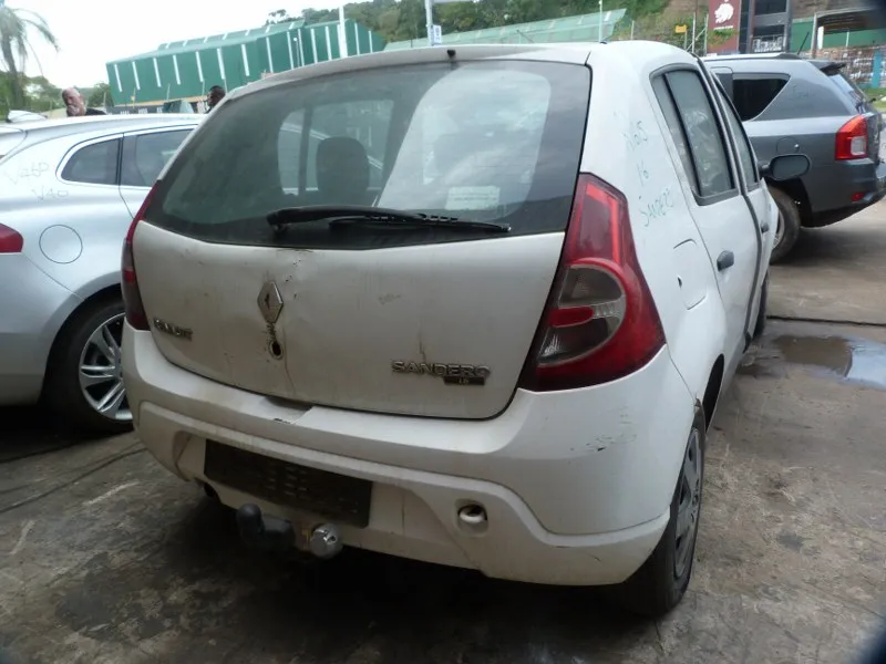 2010 Renault Sandero K7M view 3