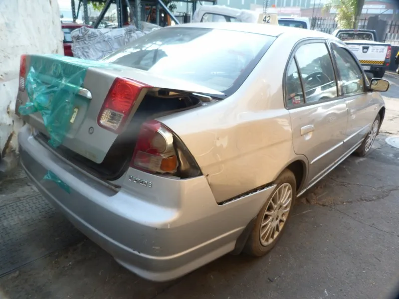 2004 Honda Civic D17A5 view 7