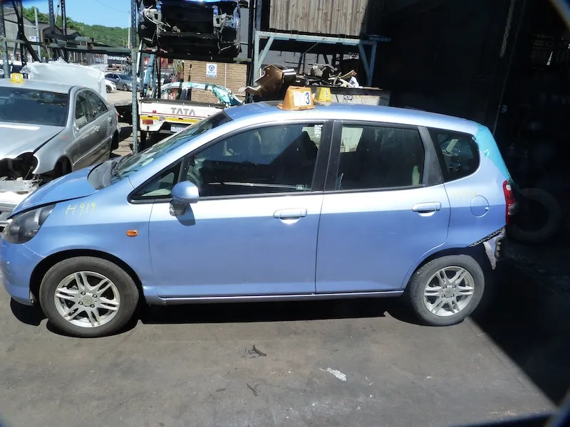 2004 Honda Jazz L13A1 view 4