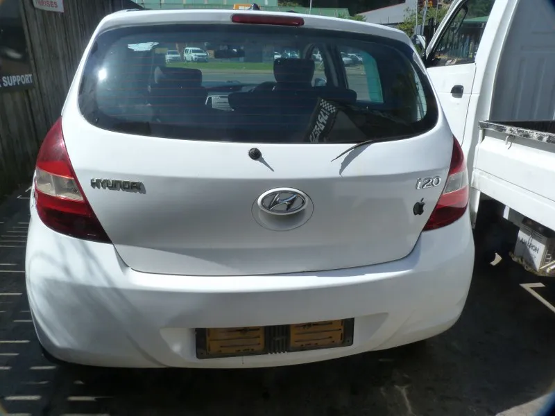 2010 Hyundai i20 G4FA view 5