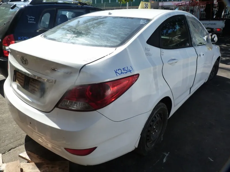 2011 Hyundai Accent G4FC view 5