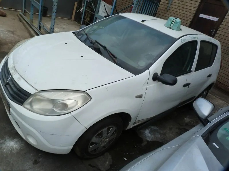 2010 Renault Sandero K7M view 5