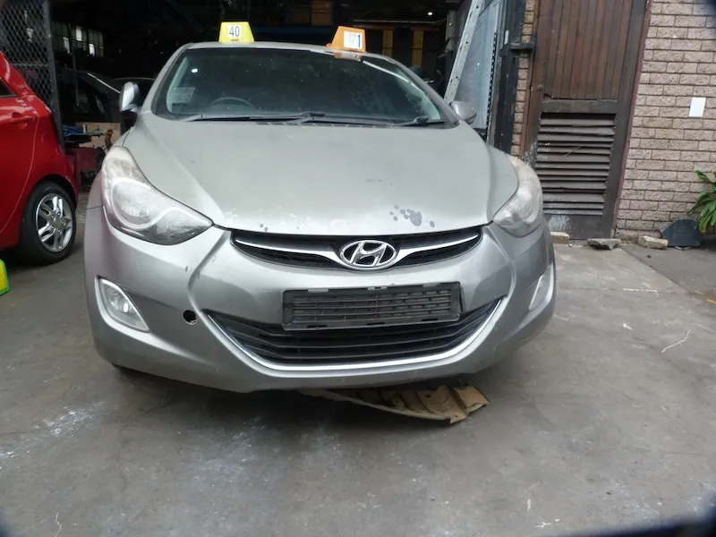 2011 Hyundai Elantra  view 3