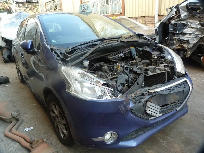 2012 Peugeot 208 10B view 3