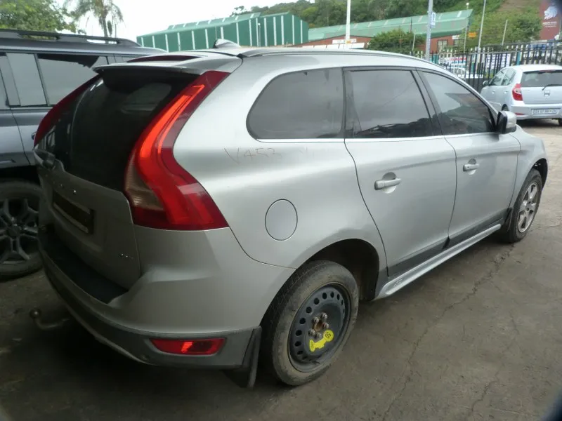 2011 Volvo XC60 B4204T view 5