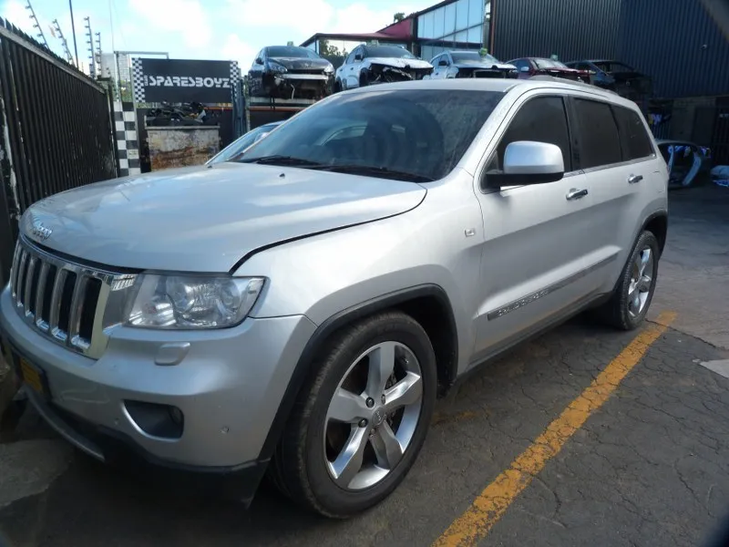 2013 Jeep Cherokee  view 4