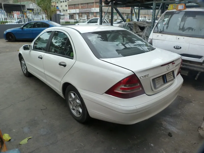 2003 Mercedes-Benz C-Class 2719 view 5
