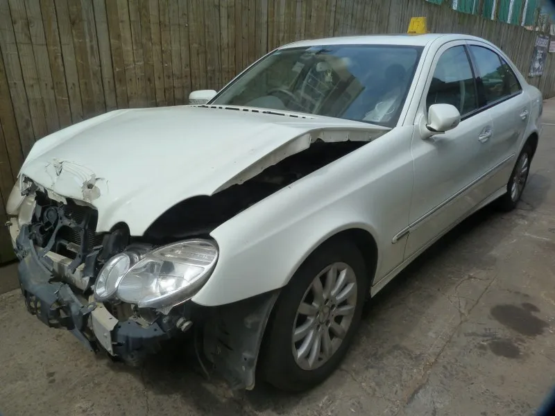 2007 Mercedes-Benz E-Class 642 view 3