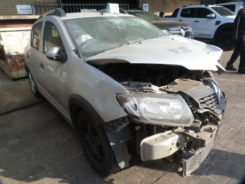 2016 Renault Sandero view 3