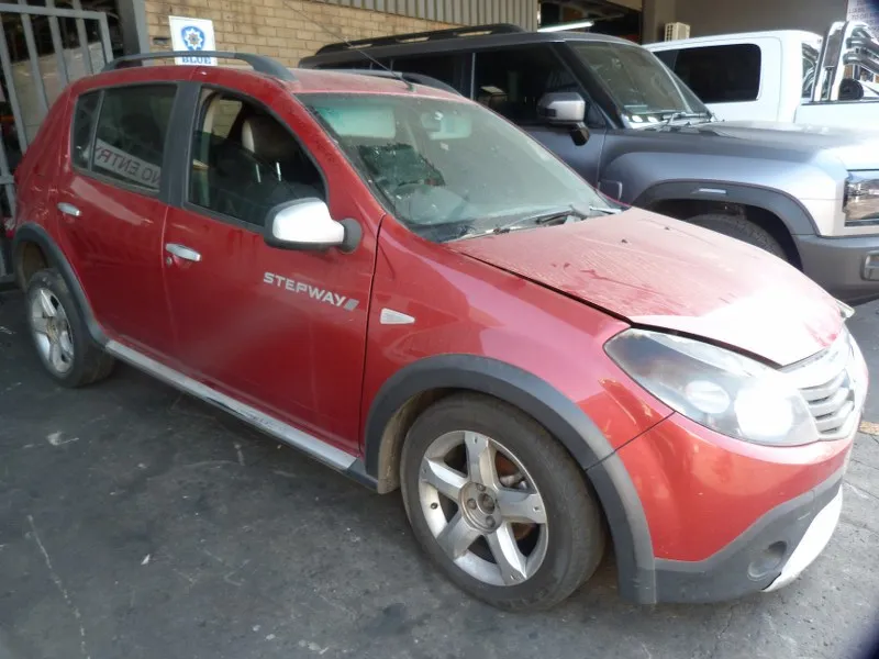 2012 Renault Sandero  view 4