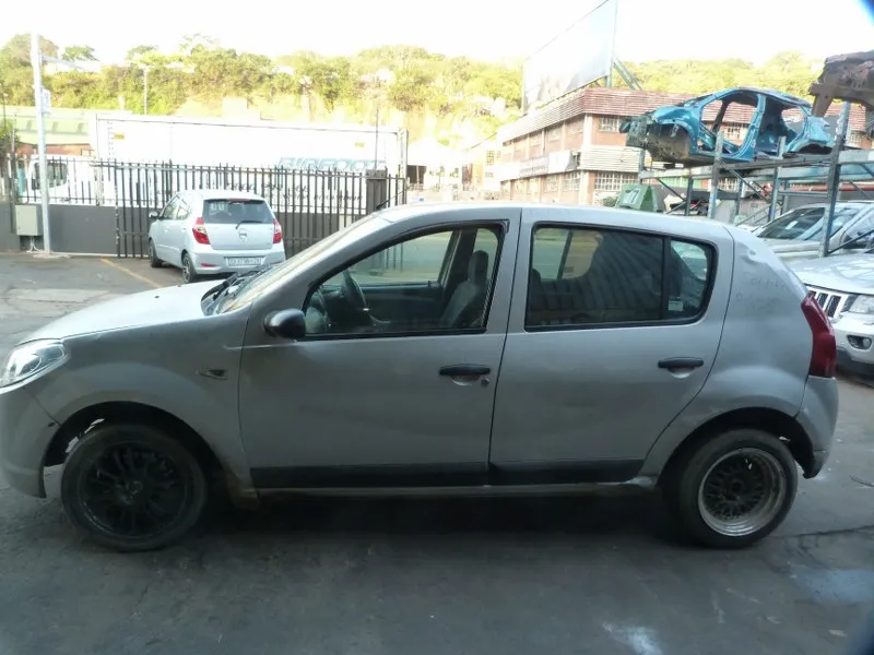 2012 Renault Sandero K7M view 3