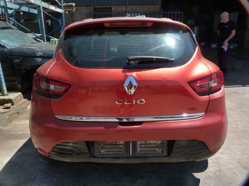 2010 Renault Clio view 5