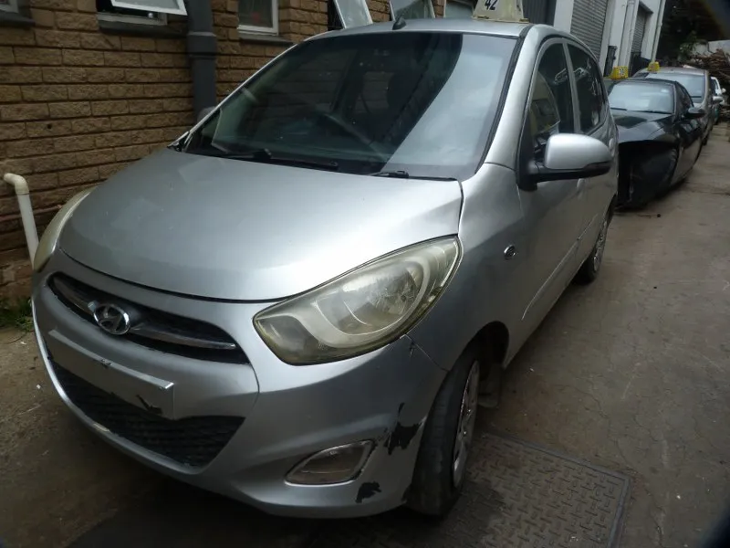 2012 Hyundai i10  view 4