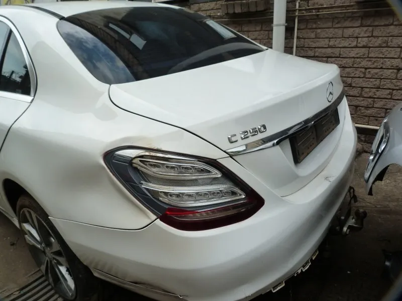 2015 Mercedes-Benz C-Class 651 view 6