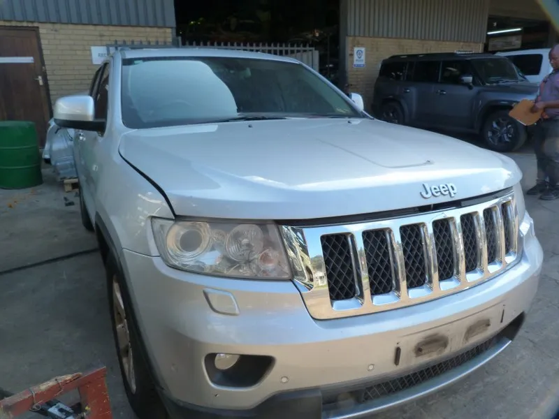 2012 Jeep Grand Cherokee WK2 view 3