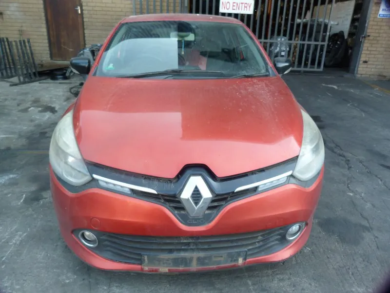 2013 Renault Clio  view 2